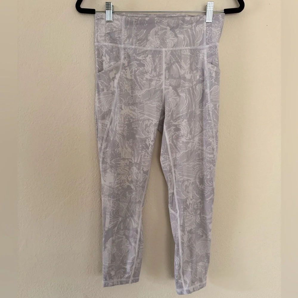 Lululemon White Patterned Fast and Free Crop Leggings - Picture 6 of 13